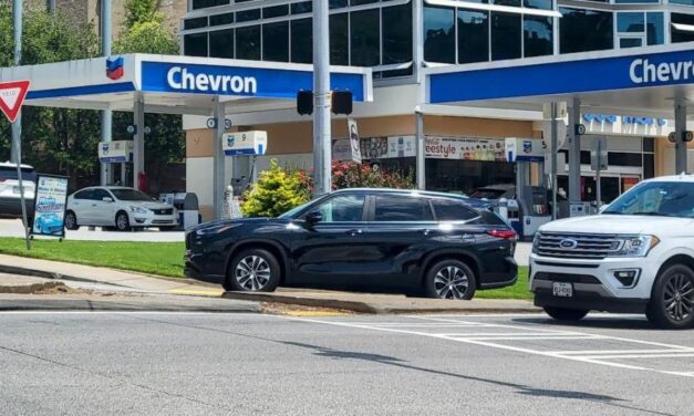 Trump autoriza a Chevron a reanudar la extracción de petróleo en Venezuela