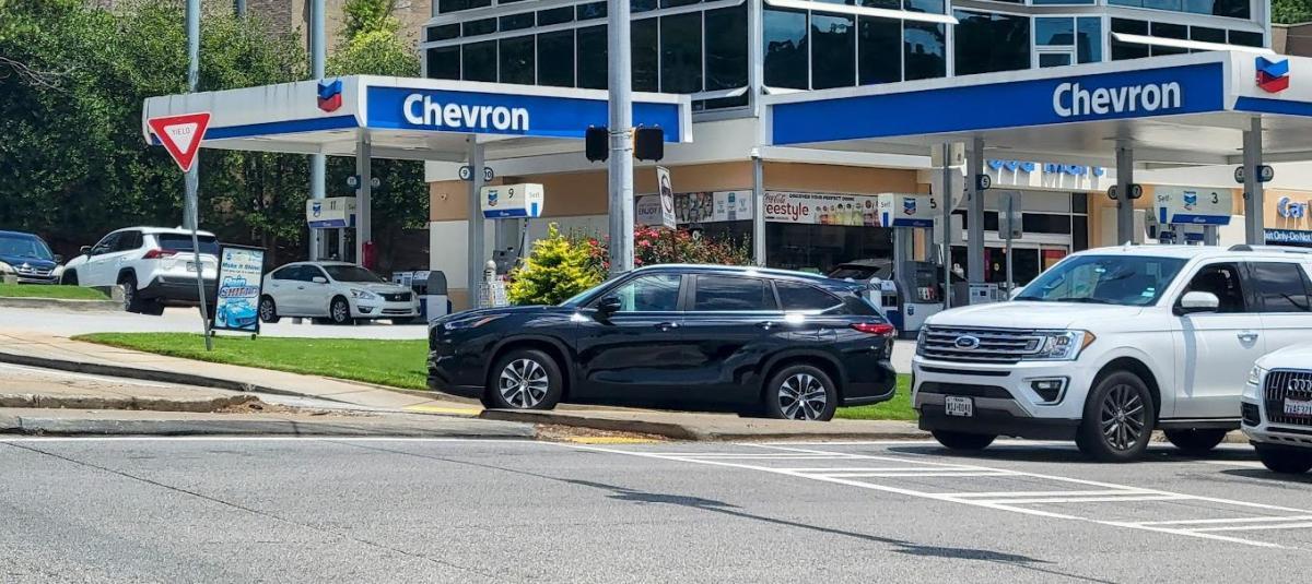 Trump autoriza a Chevron a reanudar la extracción de petróleo en Venezuela