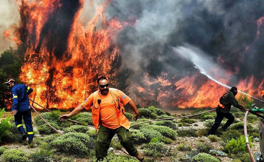 Voraces incendios forestales consumen todo a su paso en Grecia