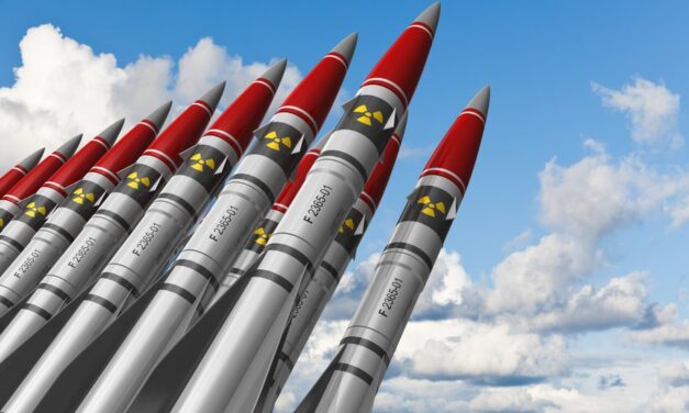 Estados Unidos despliega armamento nuclear en Reino Unido por primera vez en 17 años