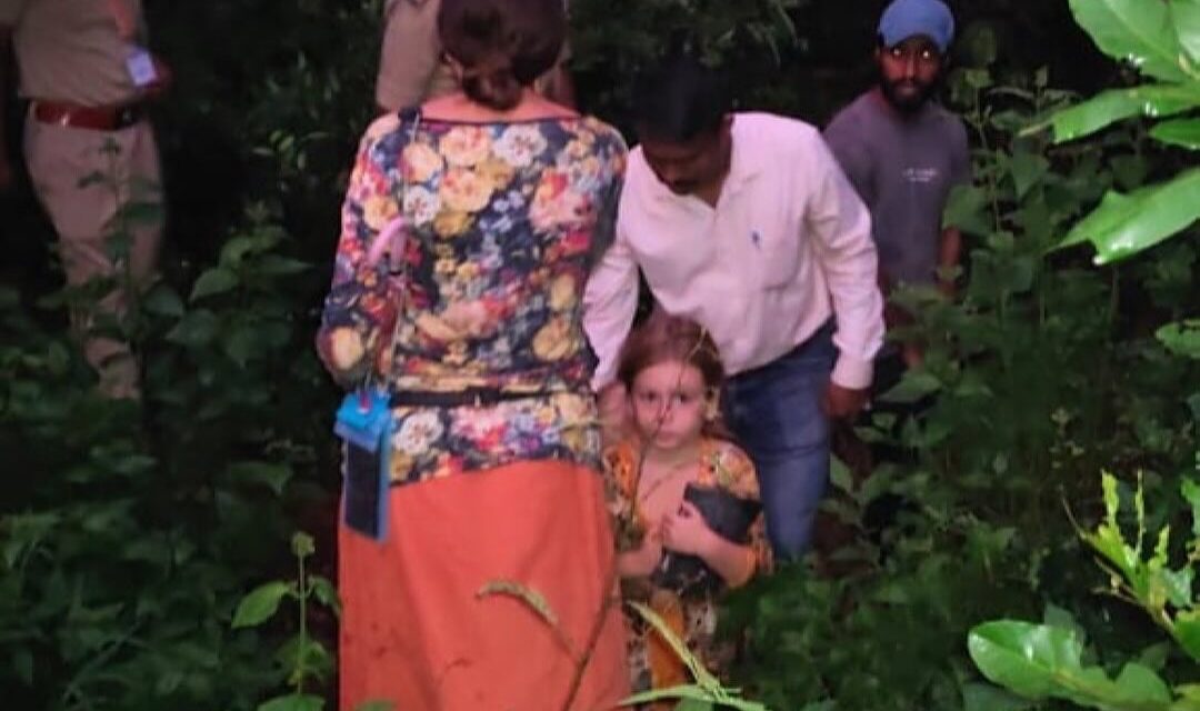 Madre e hijas rusas desaparecidas vivián en una cueva en India como parte de un ritual espiritual