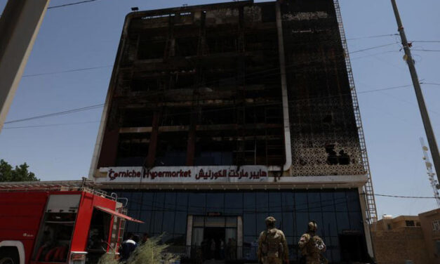 Al menos 40 heridos tras incendio en centro comercial de Irán