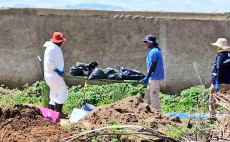 Hallan más de 200 bolsas con restos humanos en fosa de Jalisco, México