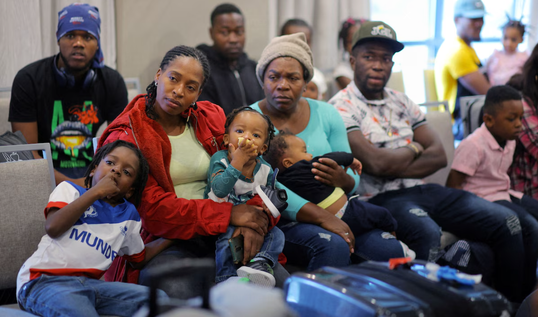 Juez suspende la orden del presidente Trump de revocar el TPS para haitianos