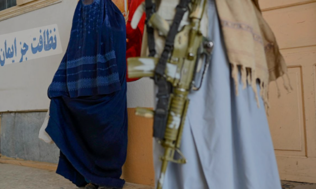 Corte Penal Internacional emite órdenes de capturas contra dos talibanes