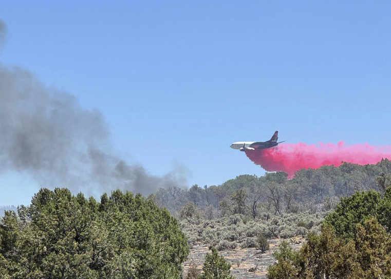 Residentes y turistas son evacuados del Gran Cañón, EE.UU por incendios forestales