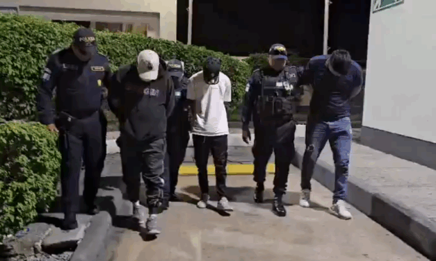 Dos guatemaltecos y un venezolanos son capturados con drogas y armas
