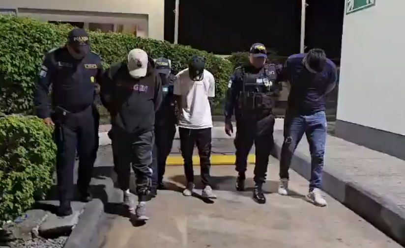 Dos guatemaltecos y un venezolanos son capturados con drogas y armas
