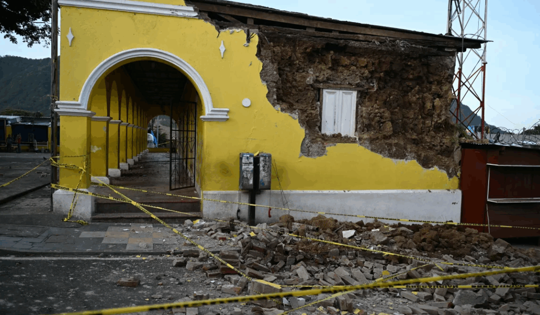 Muertos y daños en viviendas tras potente sismo en Guatemala y El Salvador