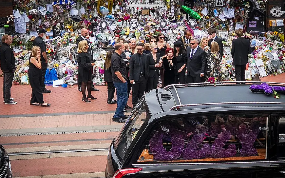 Ozzy Osbourne es despedido en Birmingham