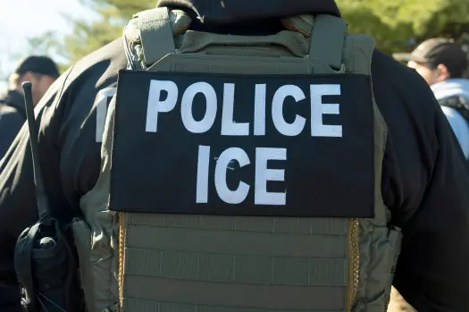 Migrante ataca a un agente de servicio en Nueva York, EE. UU