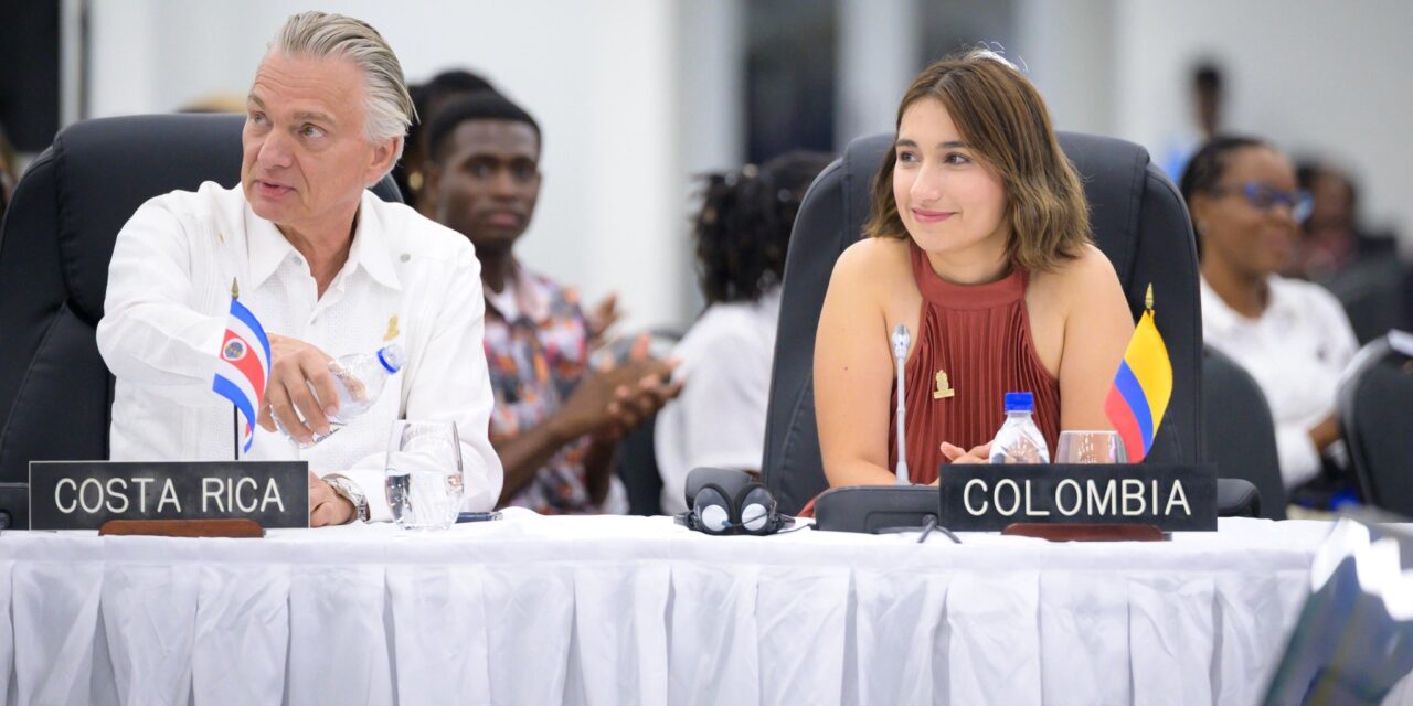 Canciller renuncia por «diferencias» con el presidente en Colombia