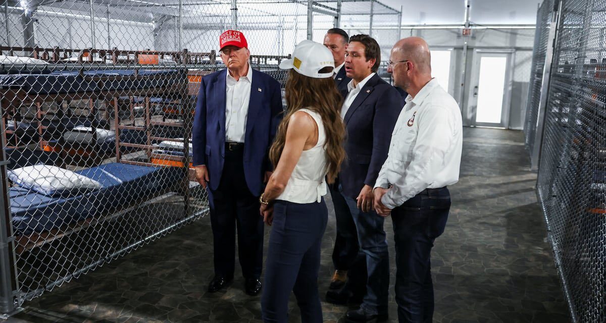 Donald Trump visita «Alligator Alcatraz»