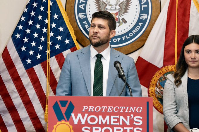 Fiscal de Florida, EE. UU. sugiere denunciar a exparejas indocumentadas