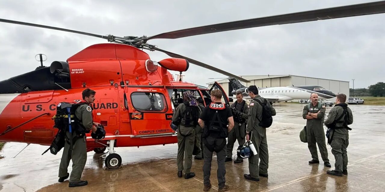 Nadador de la Guardia Costera salvó a 165 personas de las inundaciones en Texas, EE. UU.