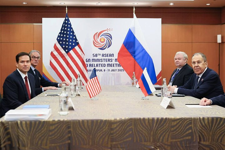 Jefes de la diplomacia de EE.UU. y Rusia se reúnen en Malasia para discutir el futuro de Ucrania