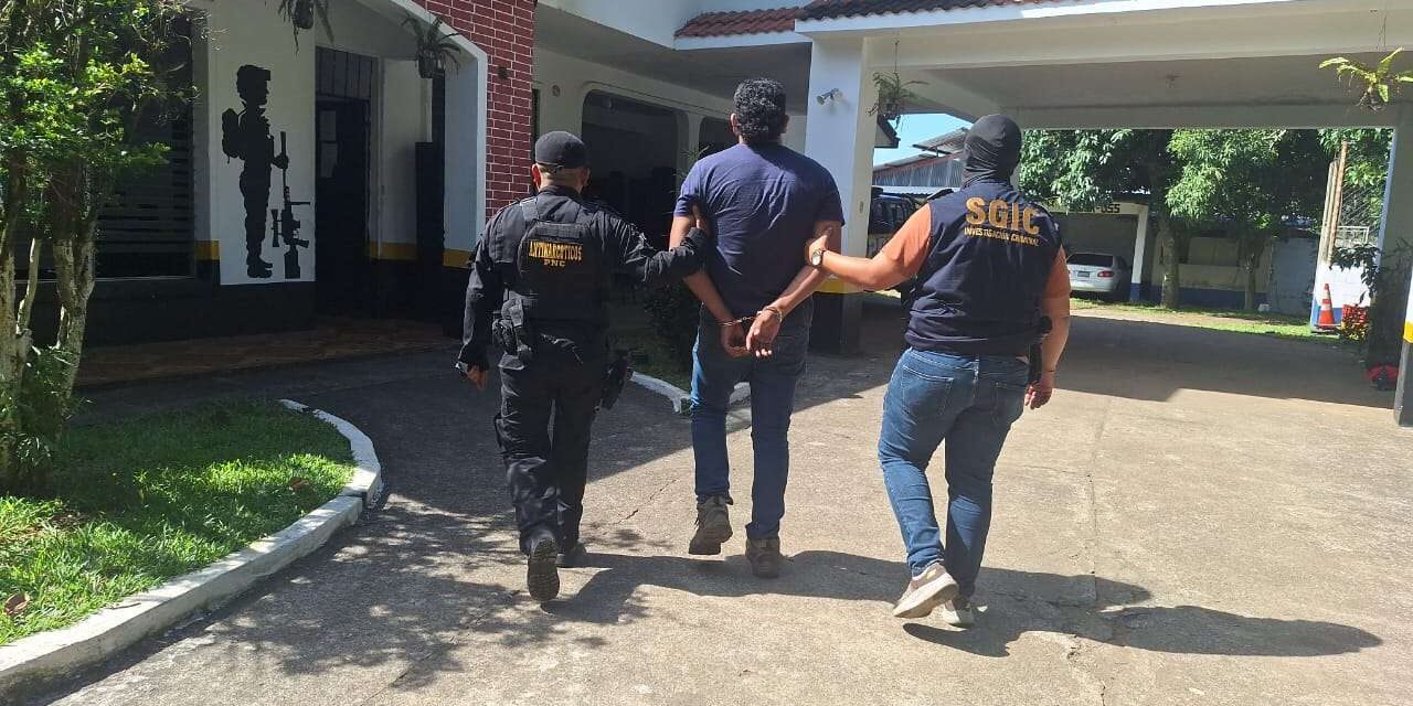 Capturan a “coyote” con 17 cubanos y dos cameruneses indocumentados en Guatemala.
