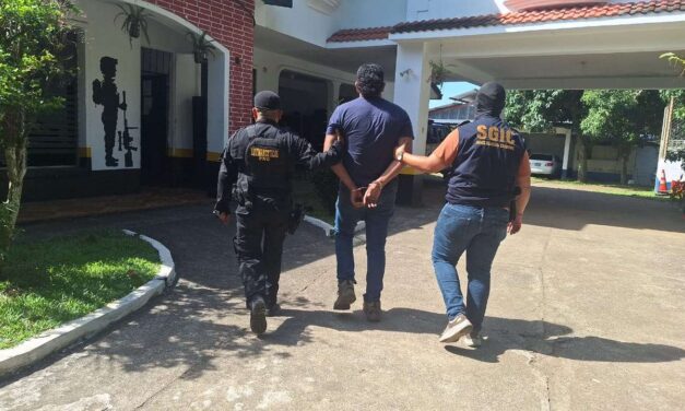 Capturan a “coyote” con 17 cubanos y dos cameruneses indocumentados en Guatemala.