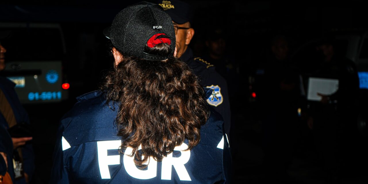 Autoridades salvadoreñas reportan la detención de 18 personas ligadas a una red de ladrones cibernéticos
