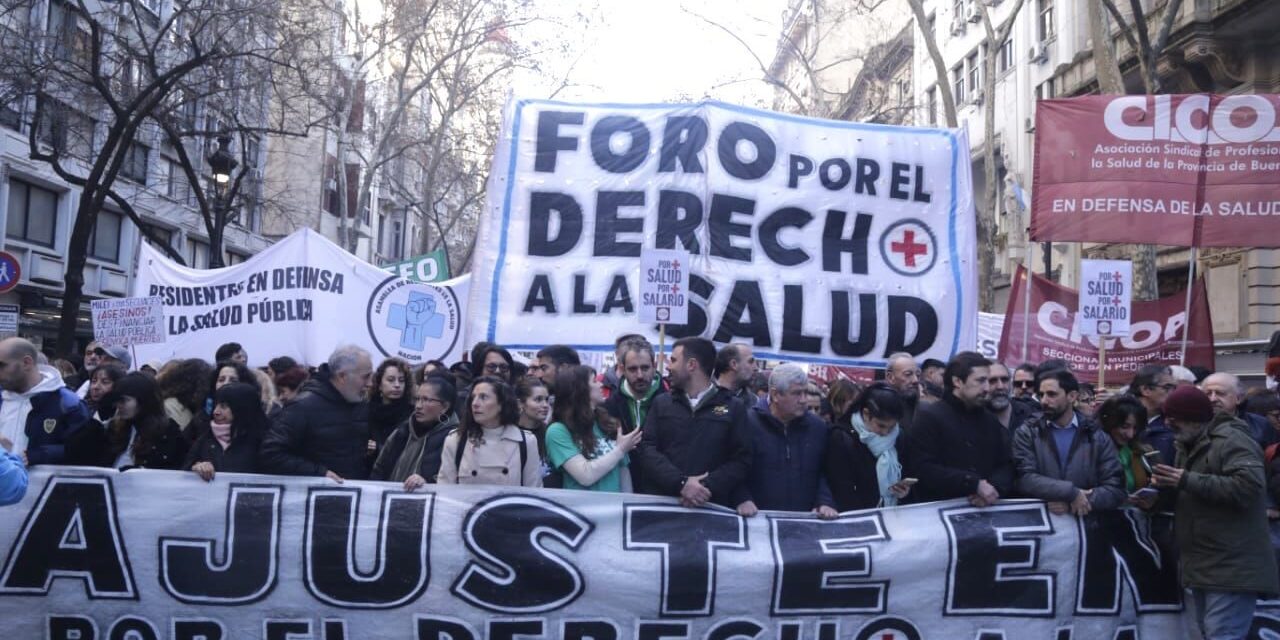 Protestas por recortes en sistema de salud pública en Argentina
