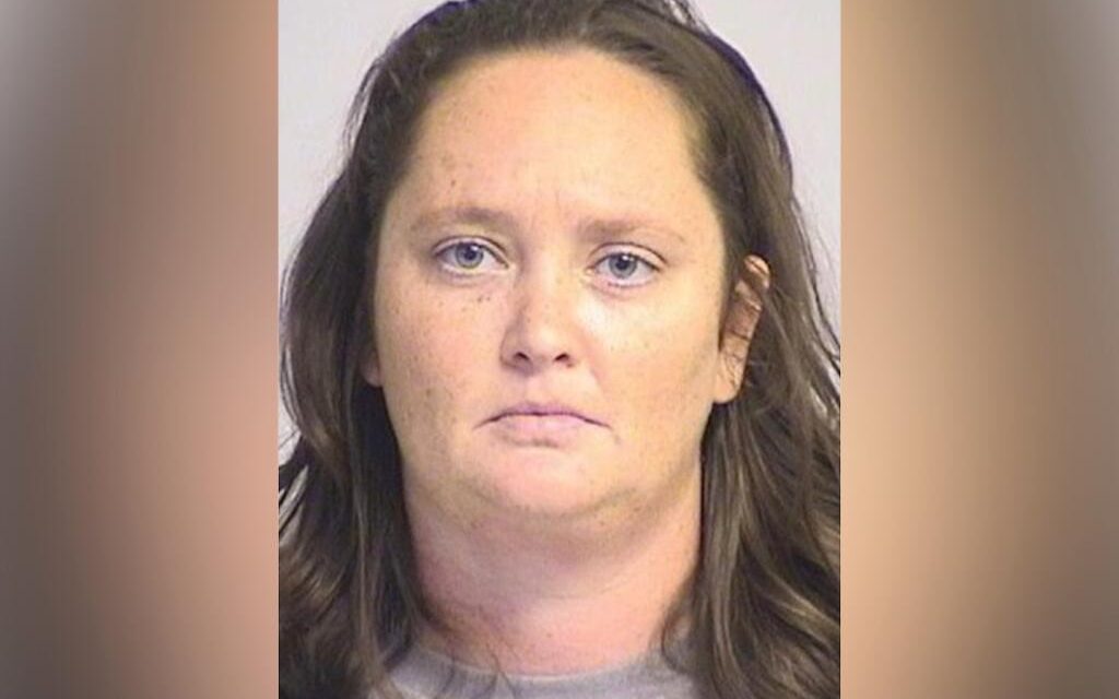 Profesora de colegio cristiano es detenida por presunta relación sexual con estudiante