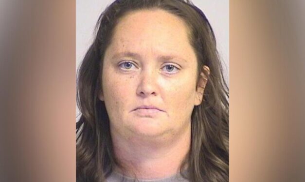 Profesora de colegio cristiano es detenida por presunta relación sexual con estudiante