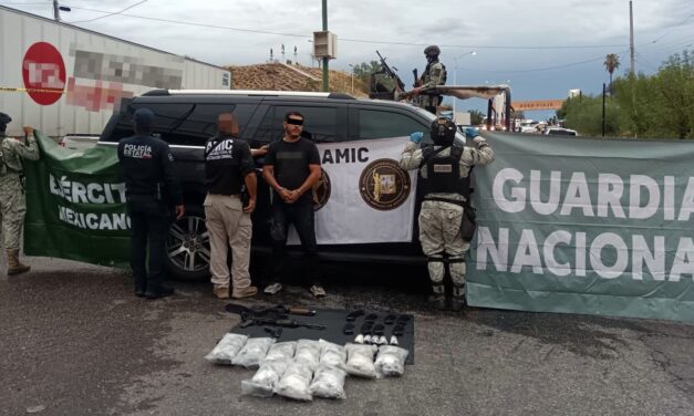 Sujeto es capturado tras decomisarle varios fusiles de asalto y droga