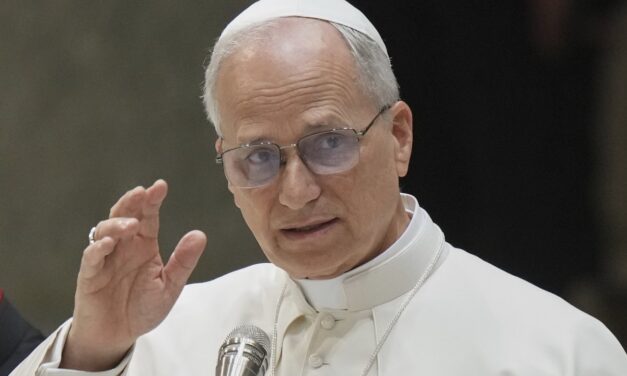 El Papa pide a defender la dignidad en medio de un mundo digital
