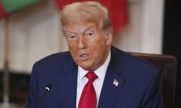 Trump anuncia arancel del 35% a Canadá por tomar represalias