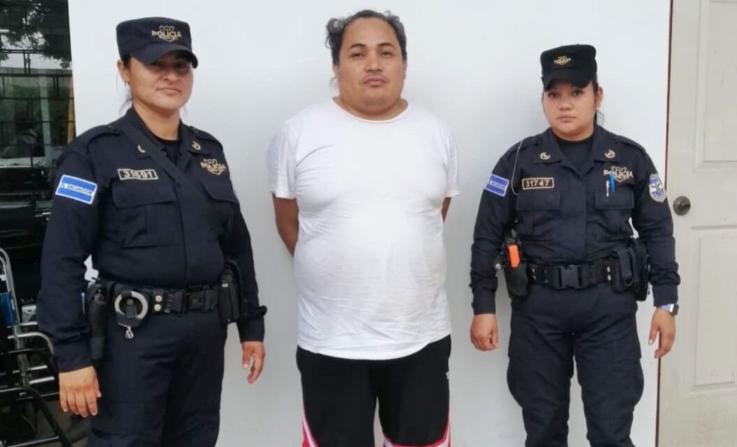 Capturan a hombre que presumía su pertenencia a las pandillas en El Salvador