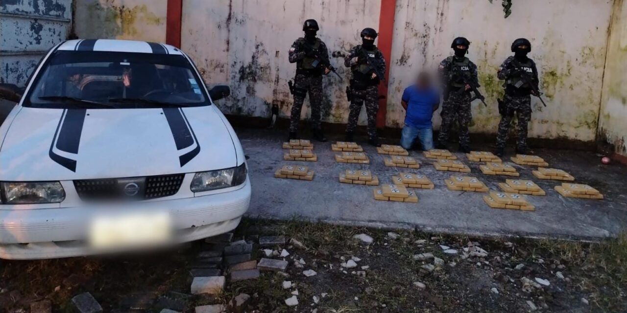 Policía incauta 100 kilos de cocaína en Napo, Ecuador