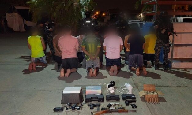 Armas, explosivos, drones y cámaras de vigilancia fueron incautados tras operativo policial en Manabí, Ecuador