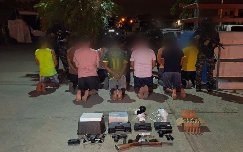 Armas, explosivos, drones y cámaras de vigilancia fueron incautados tras operativo policial en Manabí, Ecuador