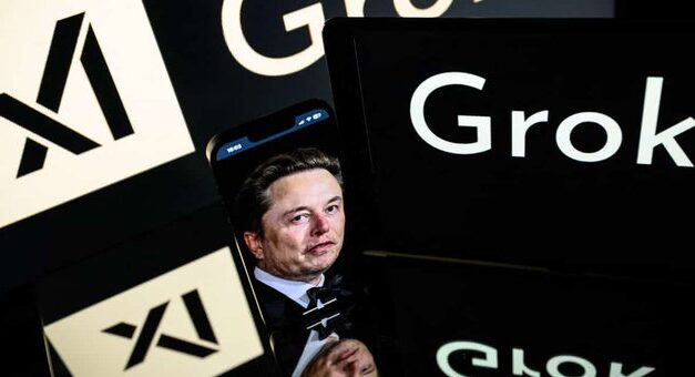 Elon Musk lanza Grok 4 en medio de críticas por antisemitismo