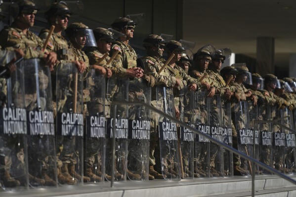 Defensa ordena retirar 2.000 efectivos de la Guardia Nacional de Los Ángeles