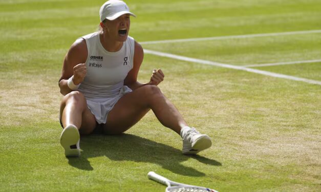 Swiatek arrasa en Wimbledon ganando con un doble 6-0