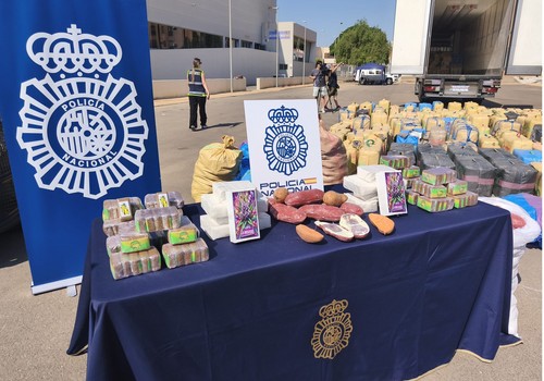 La Policía Nacional descubre más de 15 toneladas de hachís escondidas en un camión con sandías que venía de Marruecos