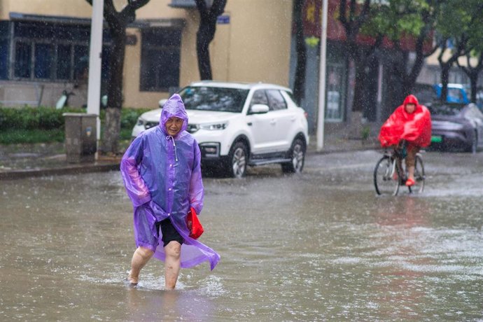 Tifón Co-May obliga a evacuar a más de 280.000 personas de Shanghái, China