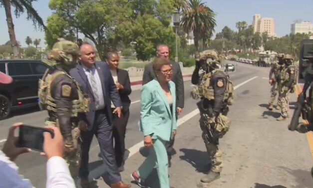 Alcaldesa de Los Ángeles frena operativo federal y evita detenciones en barrio inmigrante