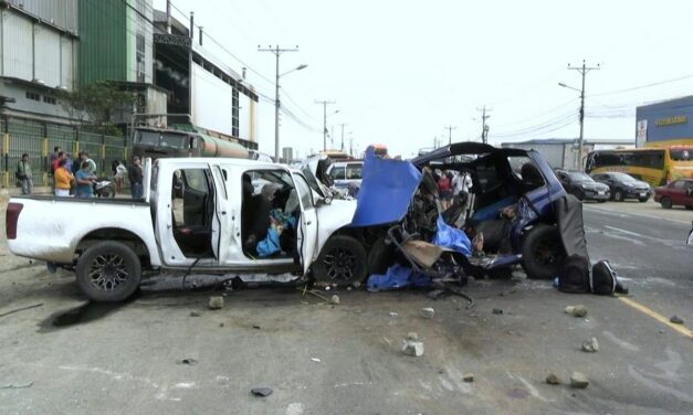 Accidente de tránsito en el oeste de Ecuador deja al menos nueve muertos