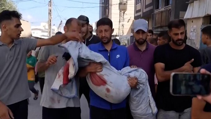 Niños mueren mientras buscaban agua bajo el fuego en Gaza