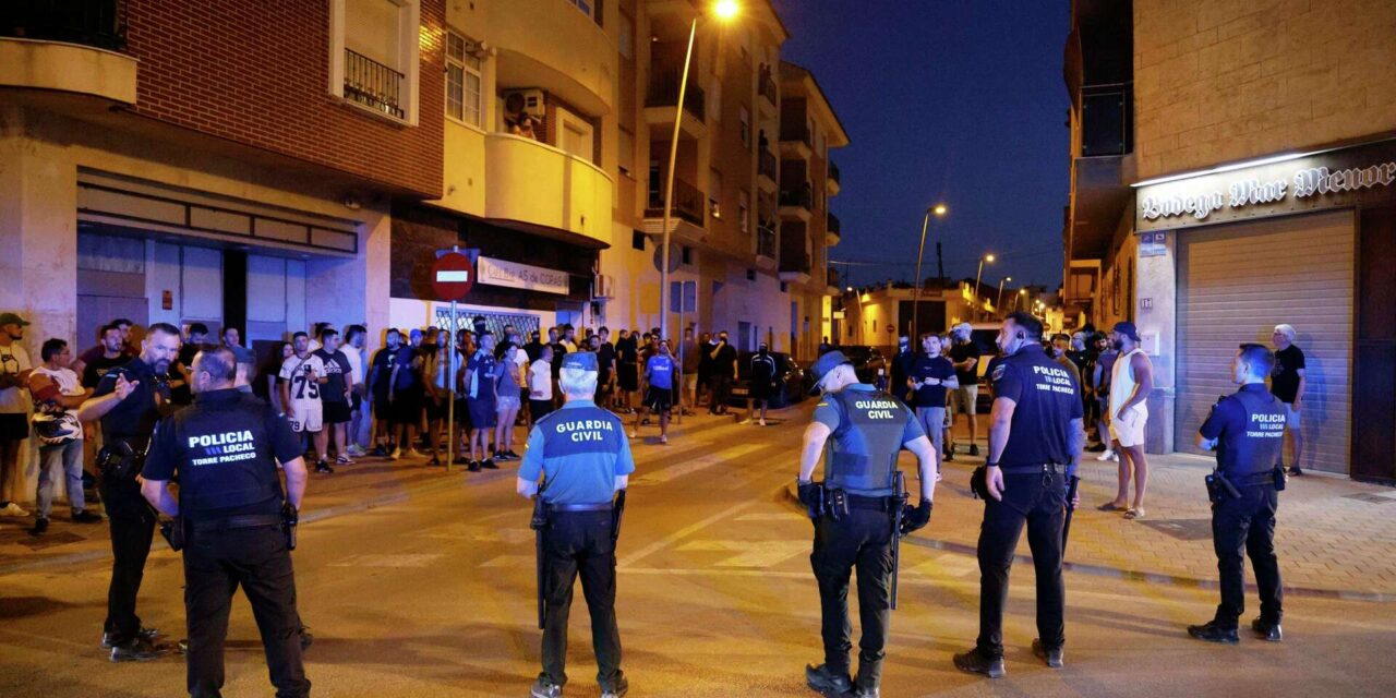 Nueve detenidos en los disturbios antiinmigrantes en España
