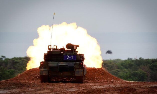 Taiwán realiza ensayos militares con fuego real