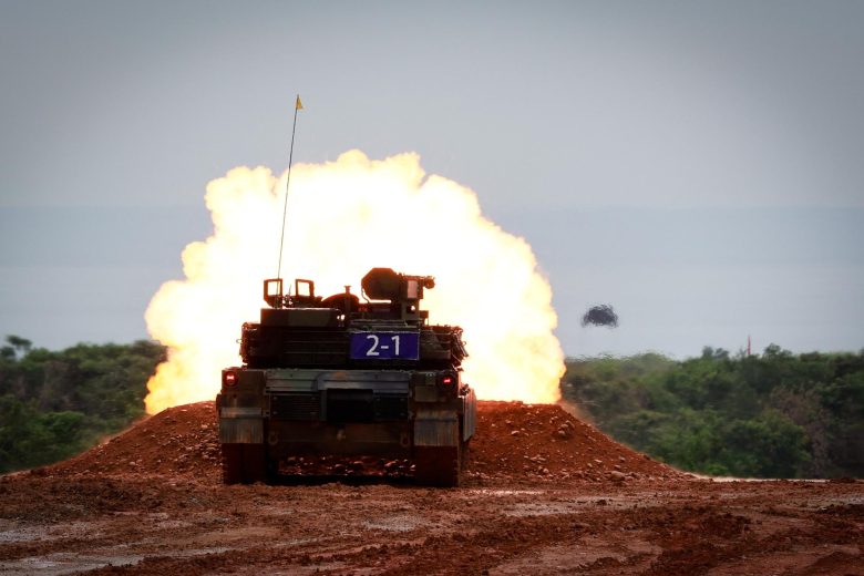 Taiwán realiza ensayos militares con fuego real
