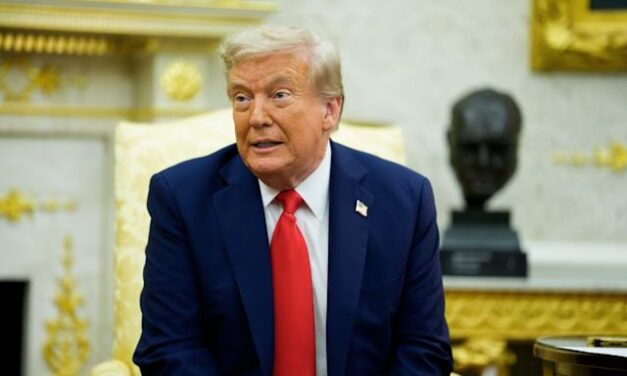 Trump amenaza con dejar sin fondos a las escuelas del estado de California