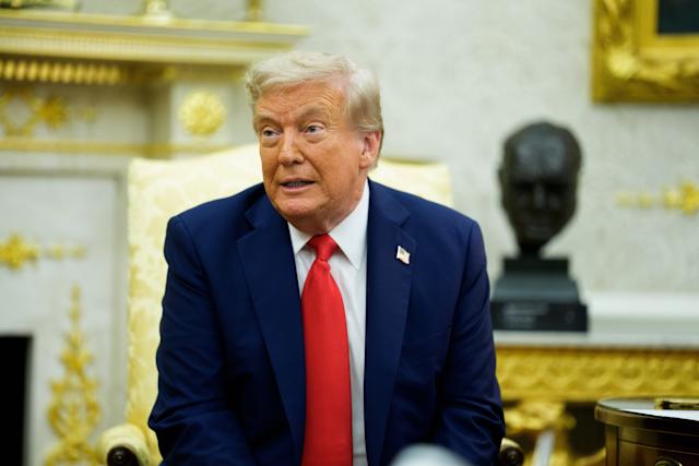 Trump amenaza con dejar sin fondos a las escuelas del estado de California