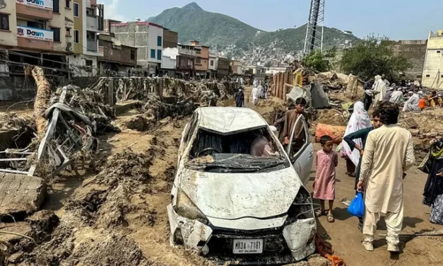 Alrededor de 400 muertos dejan las lluvias del monzón en Pakistán