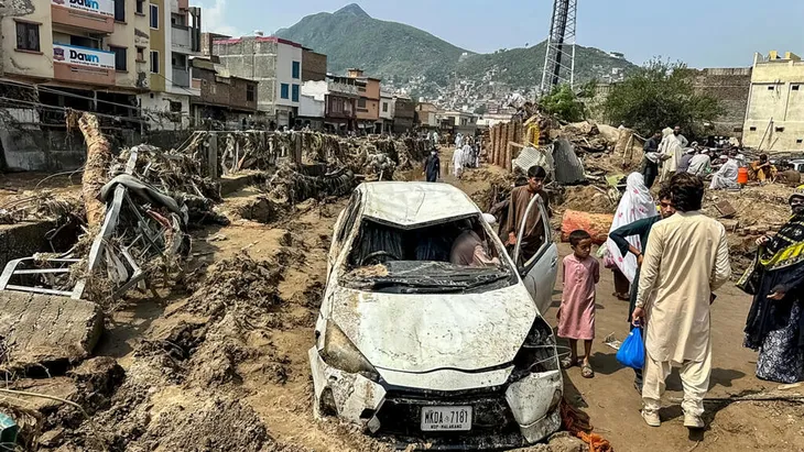 Alrededor de 400 muertos dejan las lluvias del monzón en Pakistán