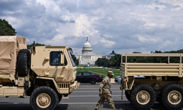 800 efectivos de la Guardia Nacional ya fue desplegada en Washington, EE. UU.