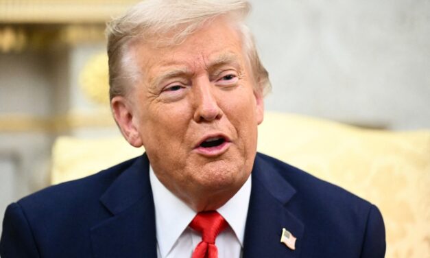 Trump dice que George Soros y su hijo de la izquierda radical deberían ser acusados